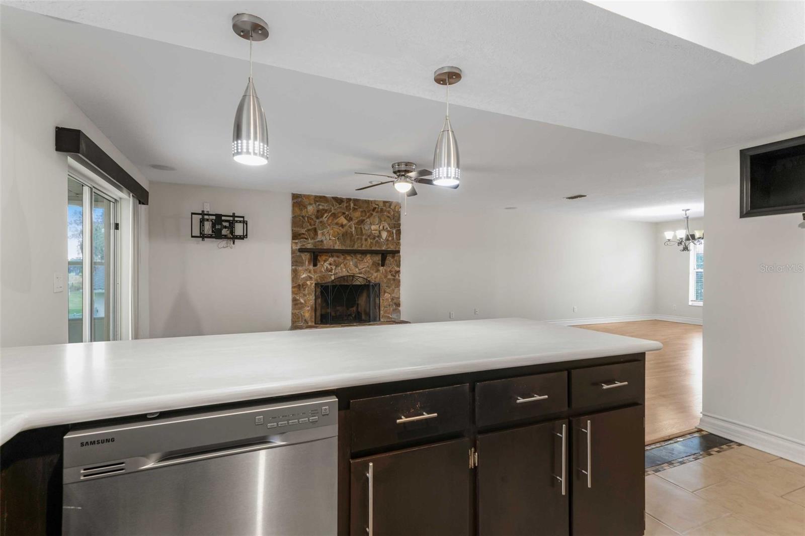 Image 21 of 61 For 981 Foxrun Terrace