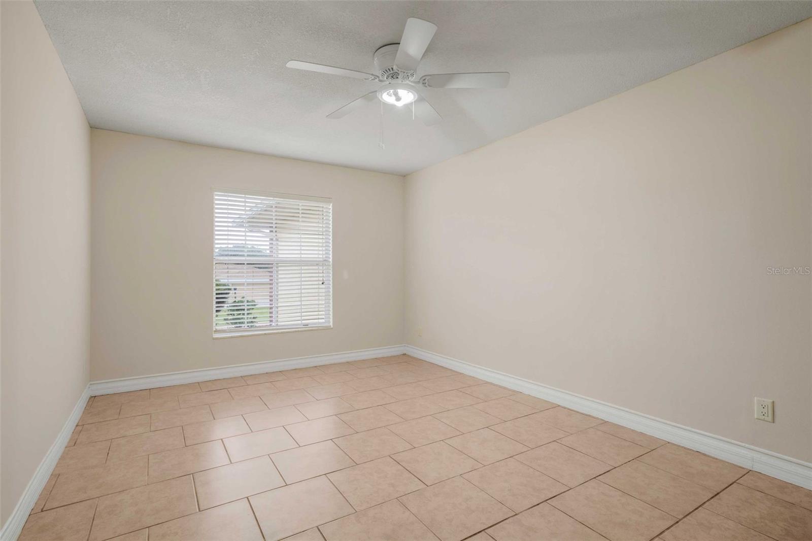 Image 23 of 61 For 981 Foxrun Terrace