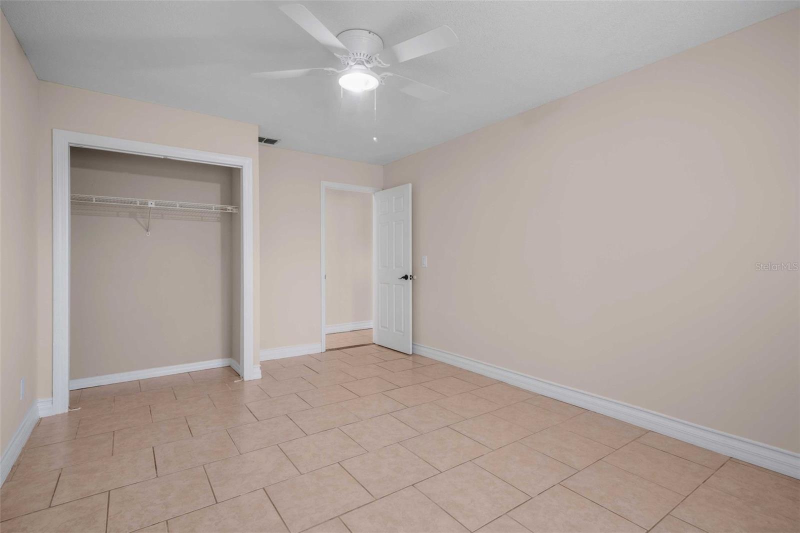 Image 24 of 61 For 981 Foxrun Terrace