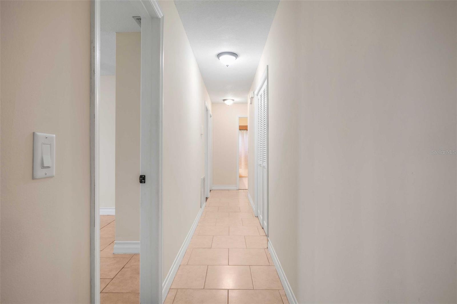 Image 25 of 61 For 981 Foxrun Terrace