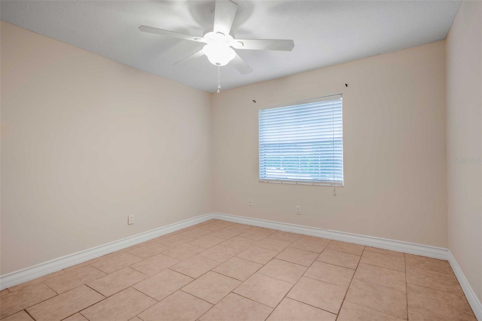 Image 26 of 61 For 981 Foxrun Terrace