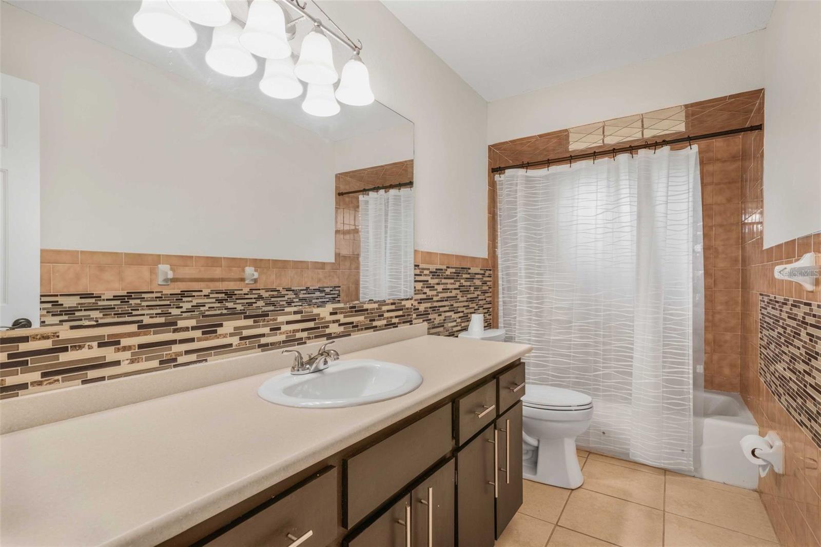 Image 29 of 61 For 981 Foxrun Terrace