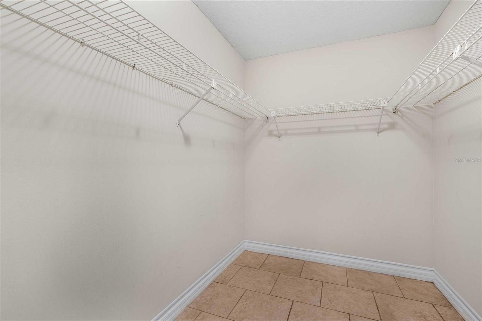 Image 33 of 61 For 981 Foxrun Terrace