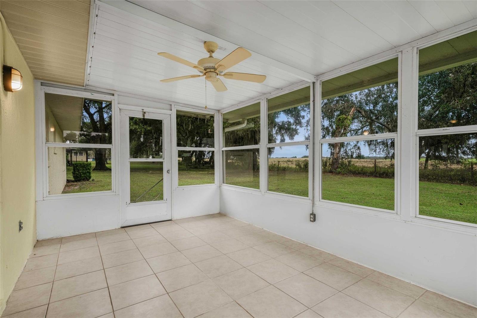 Image 36 of 61 For 981 Foxrun Terrace