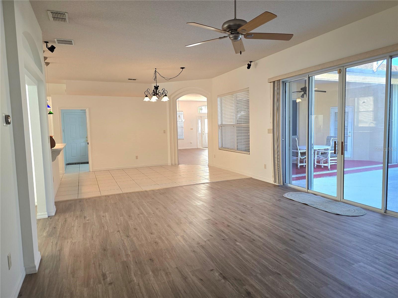 Image 16 of 36 For 24613 Madewood Avenue