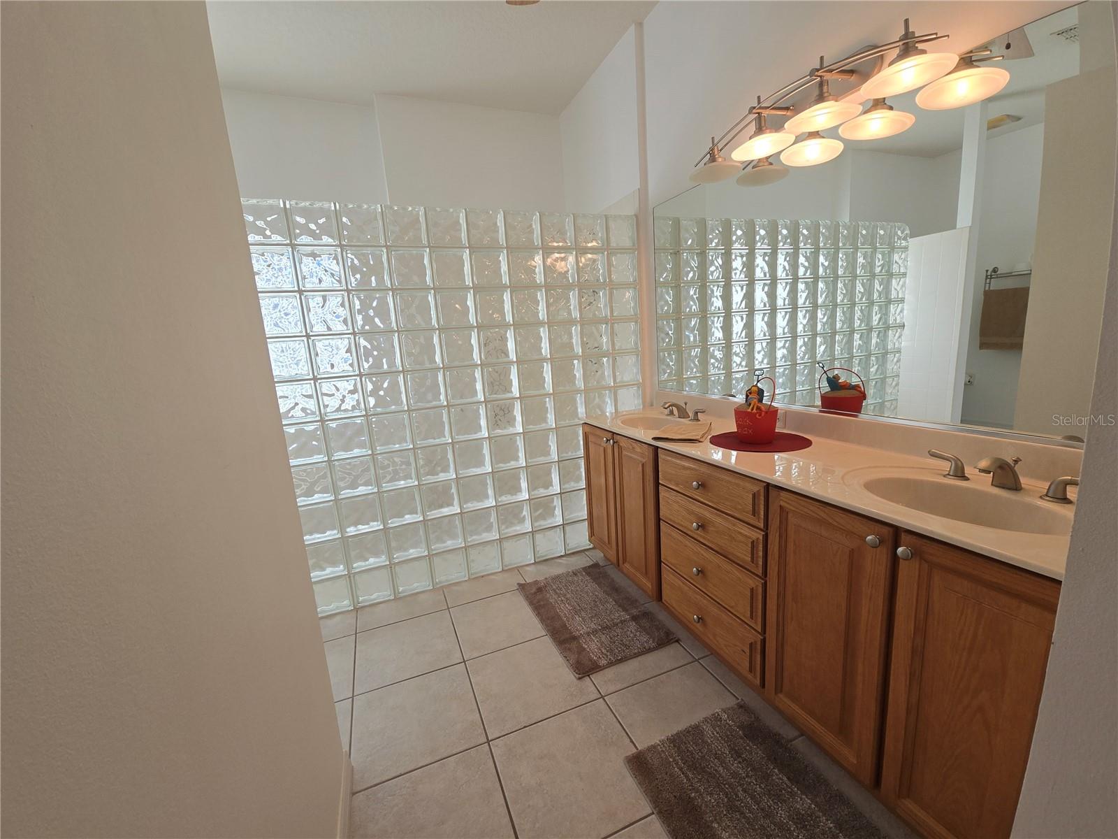 Image 19 of 36 For 24613 Madewood Avenue