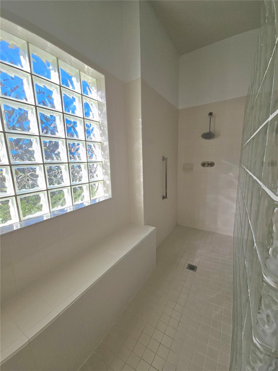 Image 20 of 36 For 24613 Madewood Avenue