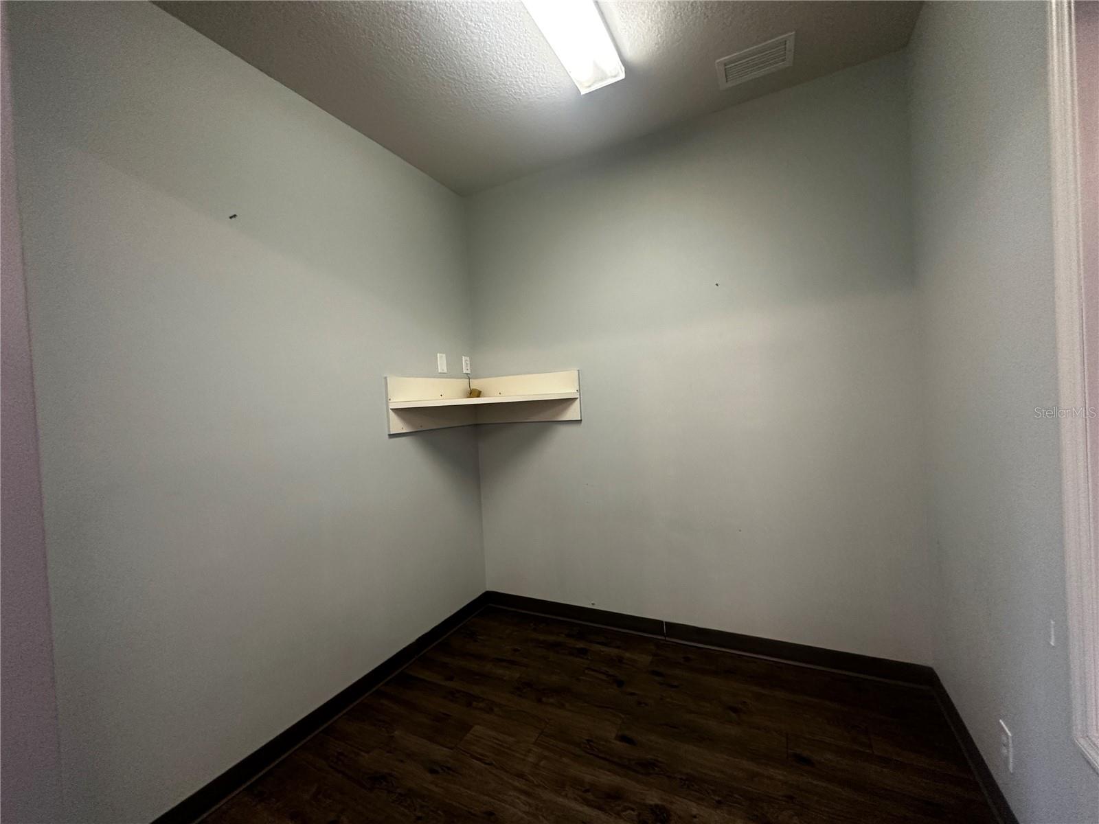 Image 4 of 8 For 1302 25th Loop 102