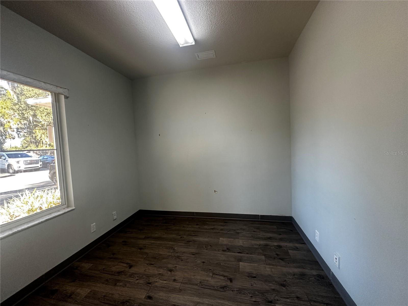 Image 5 of 8 For 1302 25th Loop 102