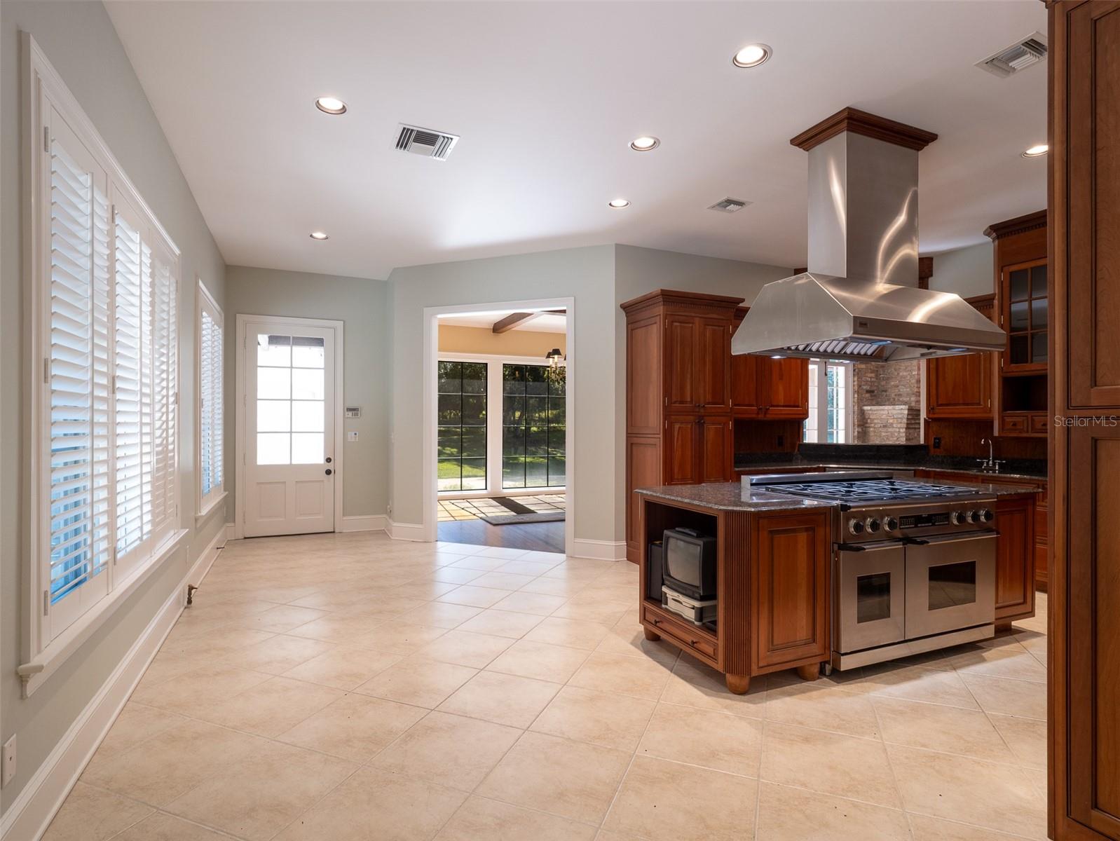 Image 15 of 42 For 950 43rd Place