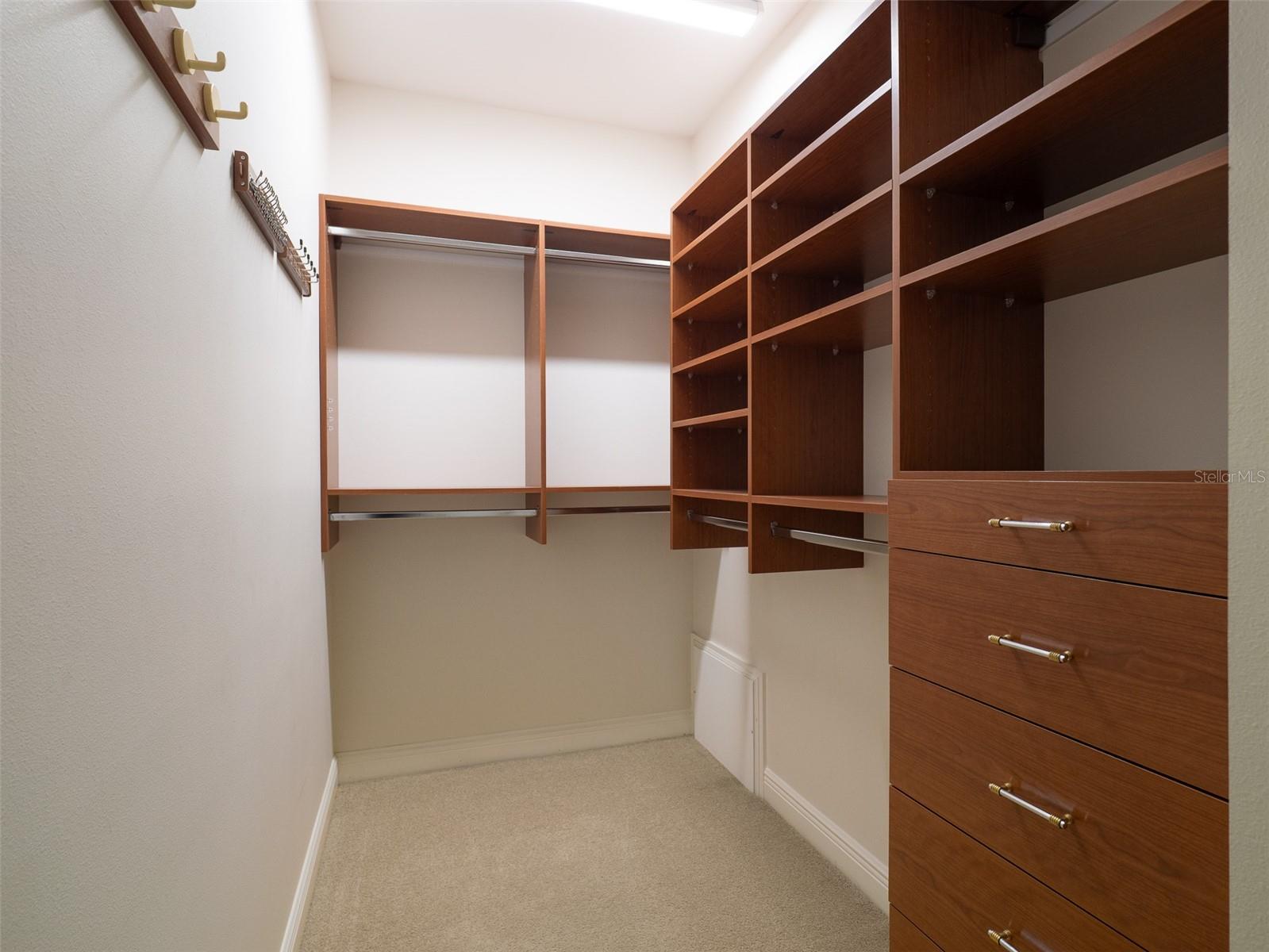 Image 23 of 42 For 950 43rd Place