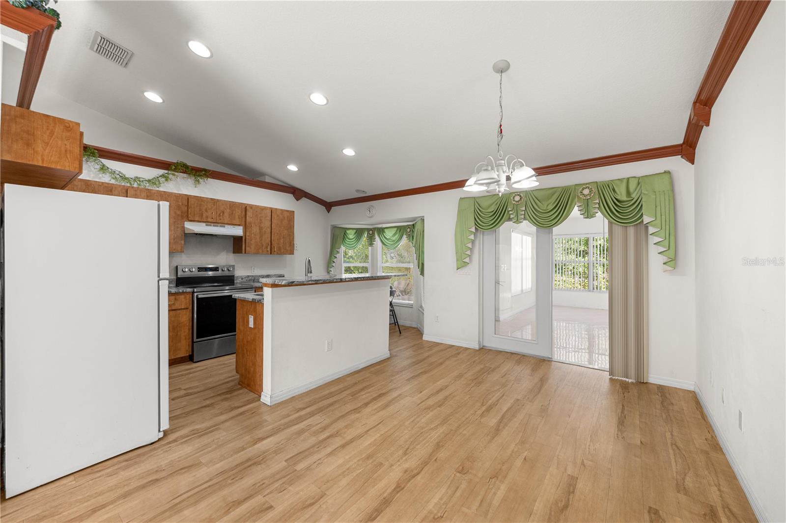 Image 8 of 36 For 9319 161st Place