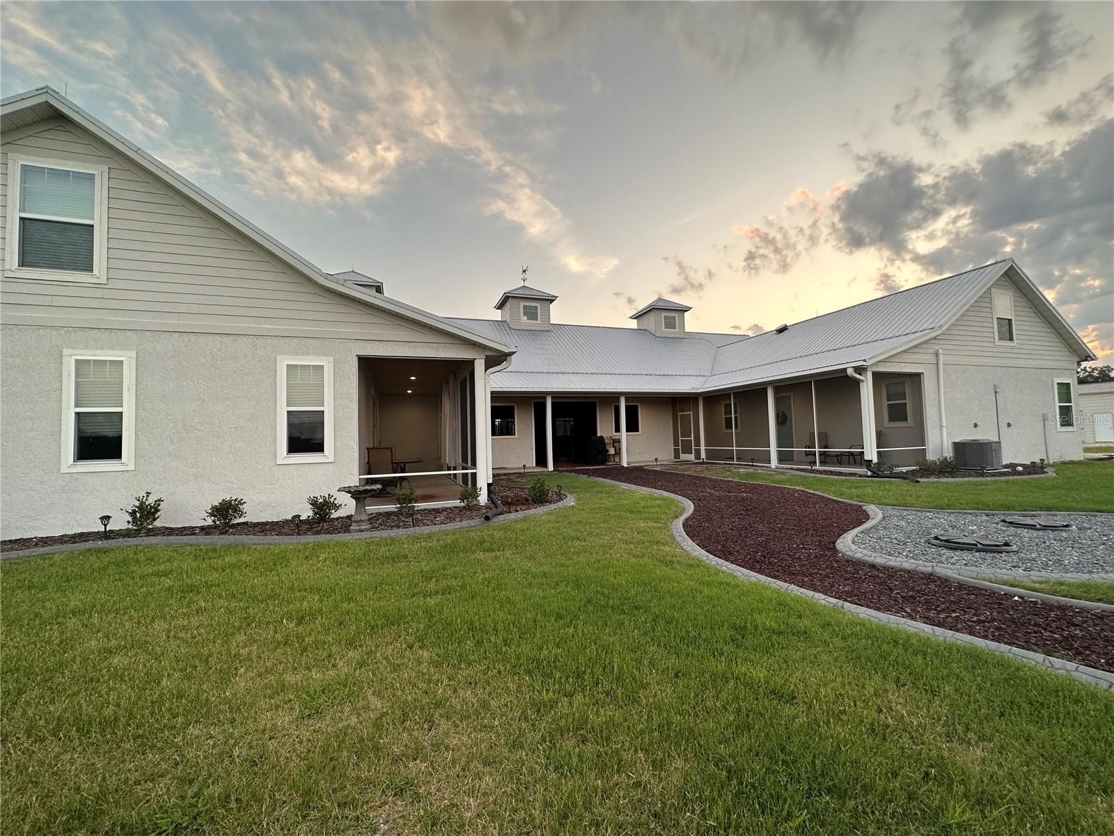 Listing photo id 8 for 4991 212th Court