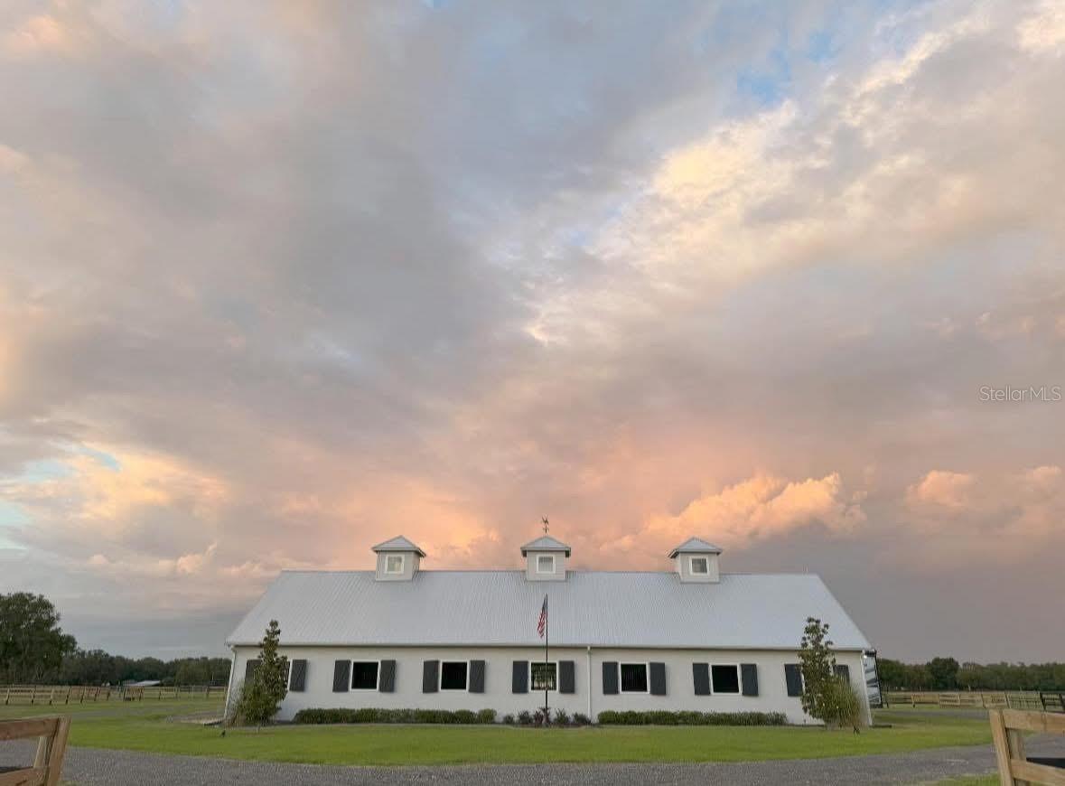 Listing photo id 11 for 4991 212th Court