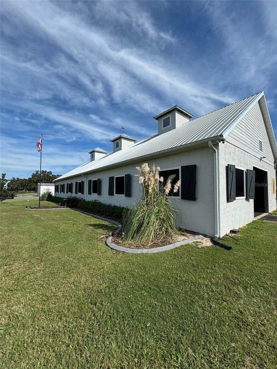 Listing photo id 1 for 4991 212th Court