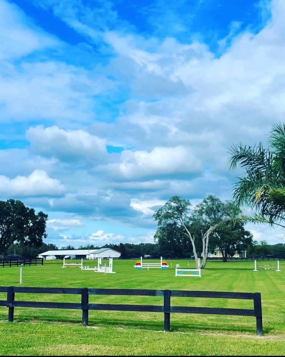 Listing photo id 3 for 4991 212th Court