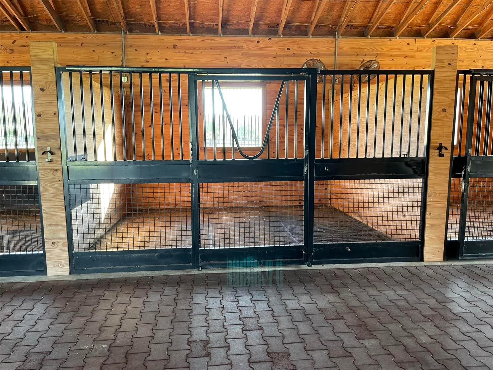 Listing photo id 5 for 4991 212th Court