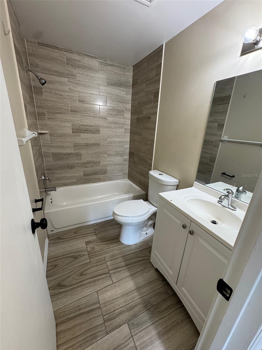 Image 16 of 17 For 1422-1422 17th Avenue