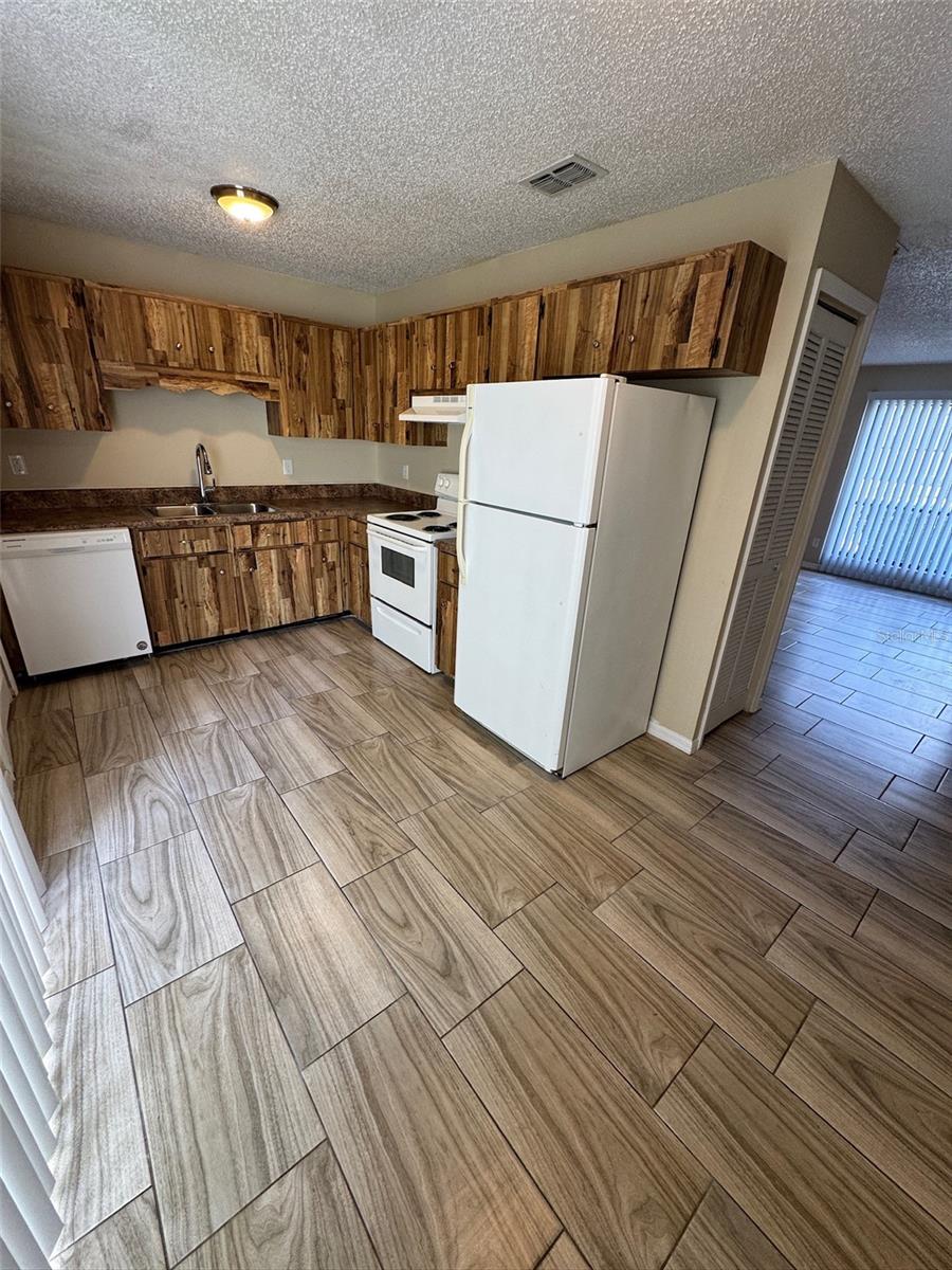 Image 8 of 17 For 1422-1422 17th Avenue