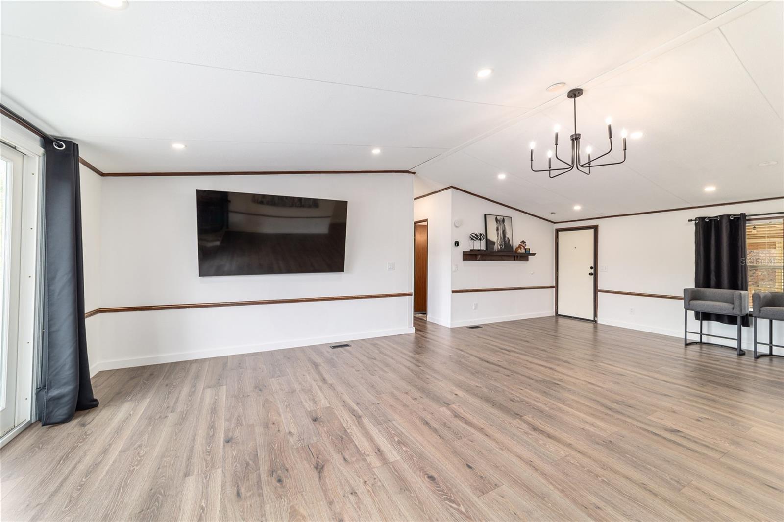 Image 17 of 63 For 5150 117 Avenue