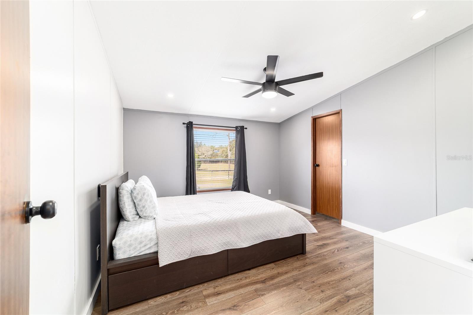 Image 37 of 63 For 5150 117 Avenue