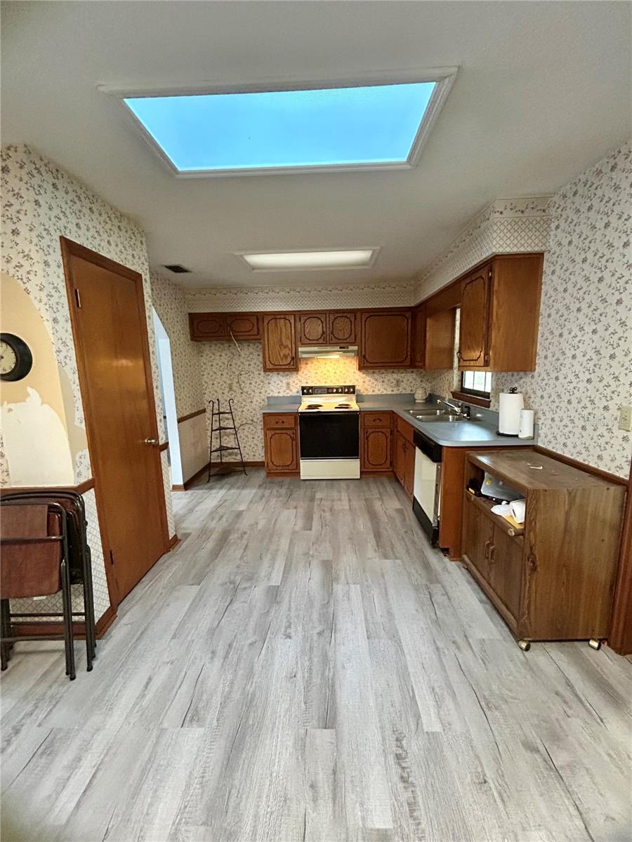 Image 10 of 34 For 3 Redwood Road