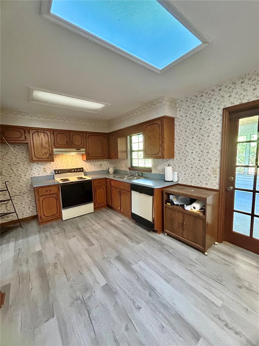 Image 12 of 34 For 3 Redwood Road