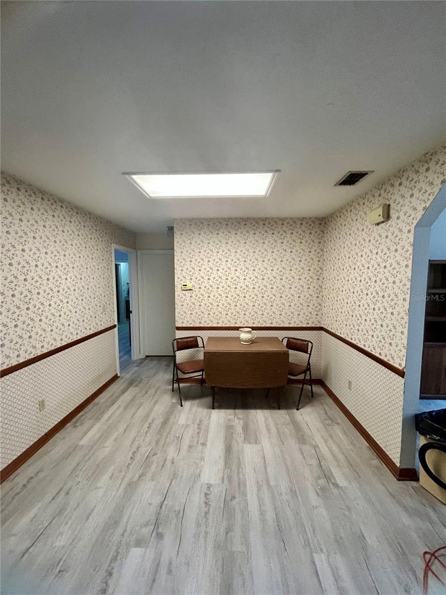 Image 13 of 34 For 3 Redwood Road