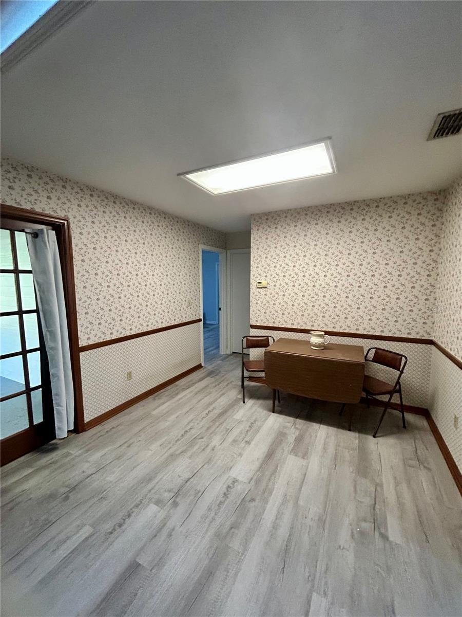 Image 14 of 34 For 3 Redwood Road