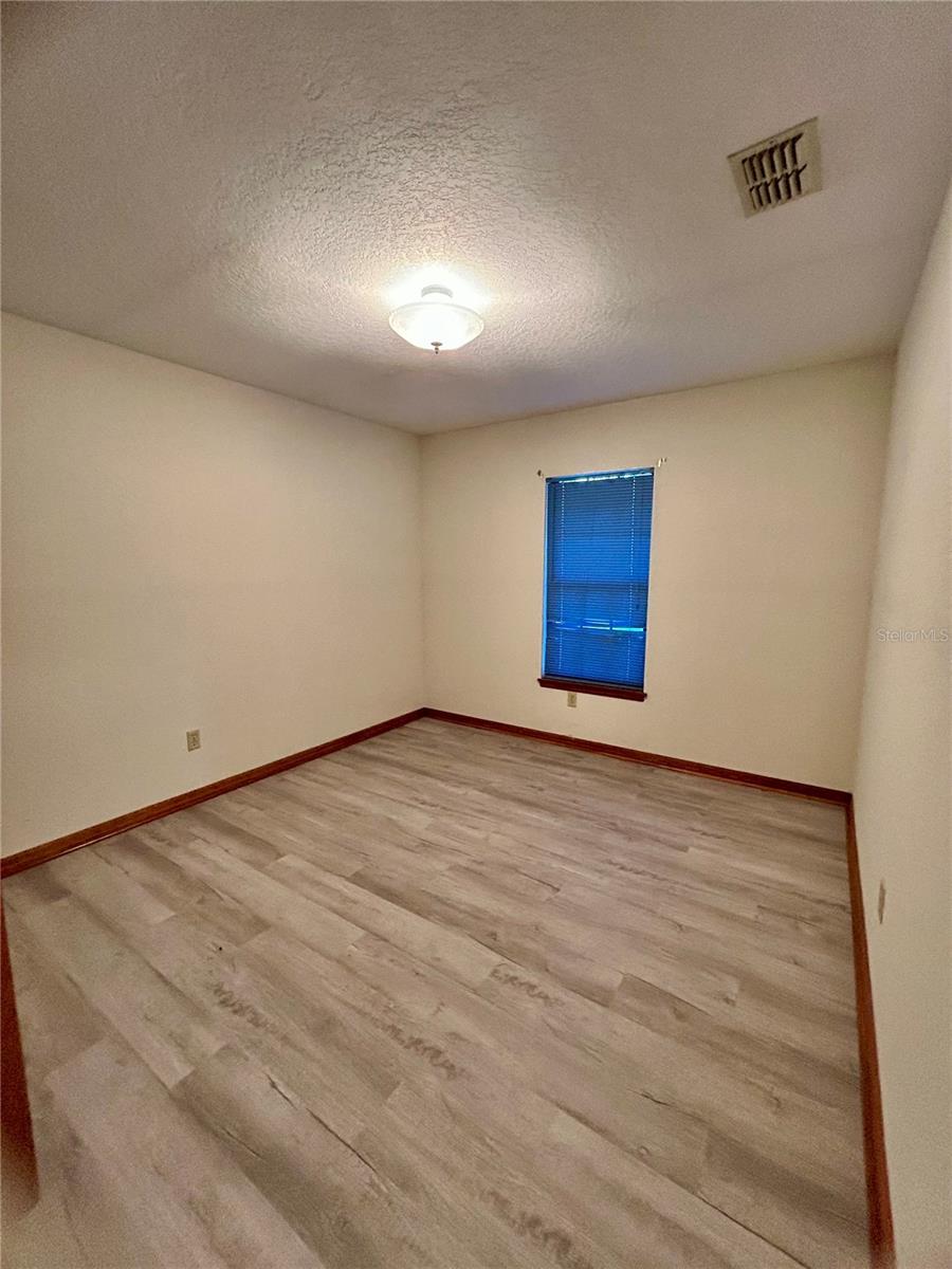 Image 25 of 34 For 3 Redwood Road