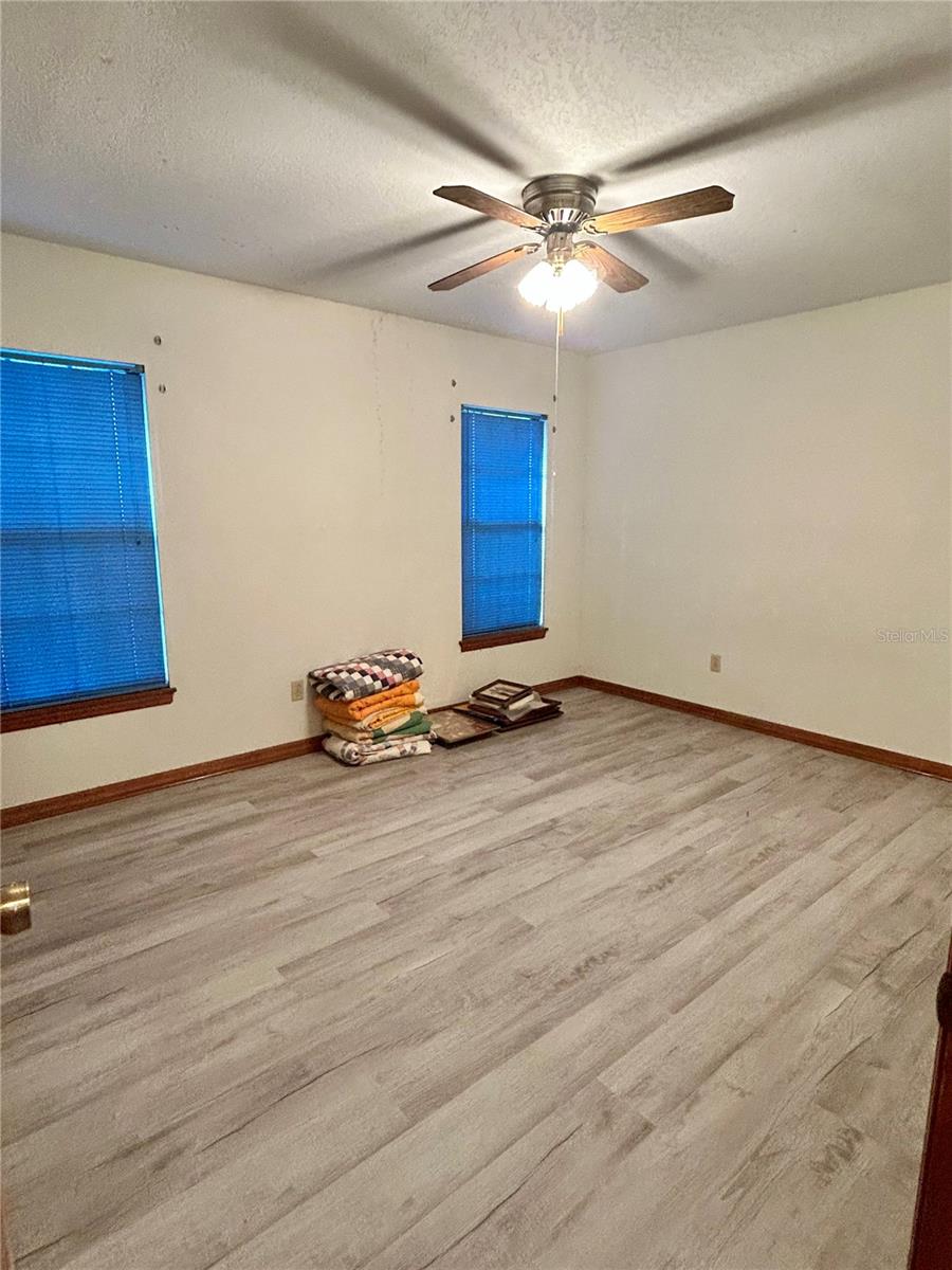 Image 27 of 34 For 3 Redwood Road