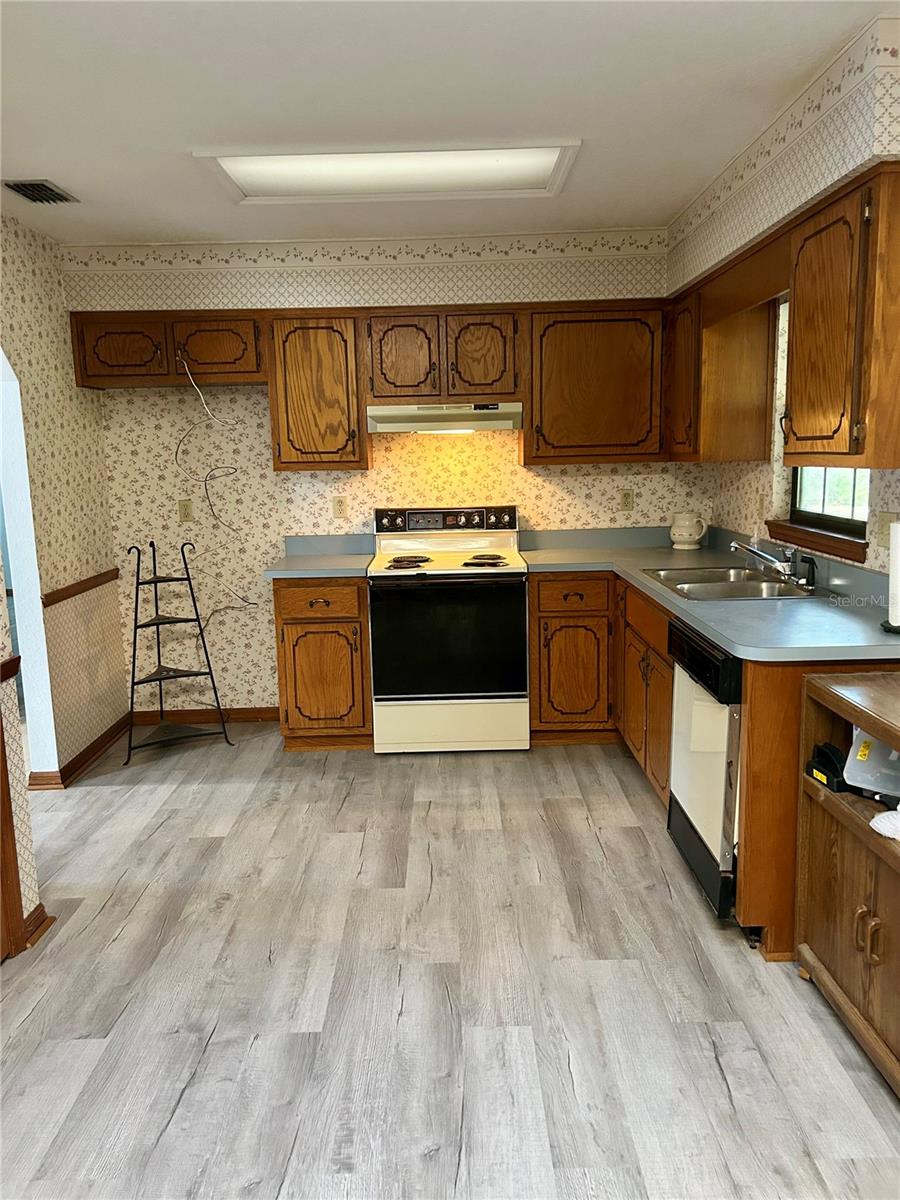 Image 9 of 34 For 3 Redwood Road