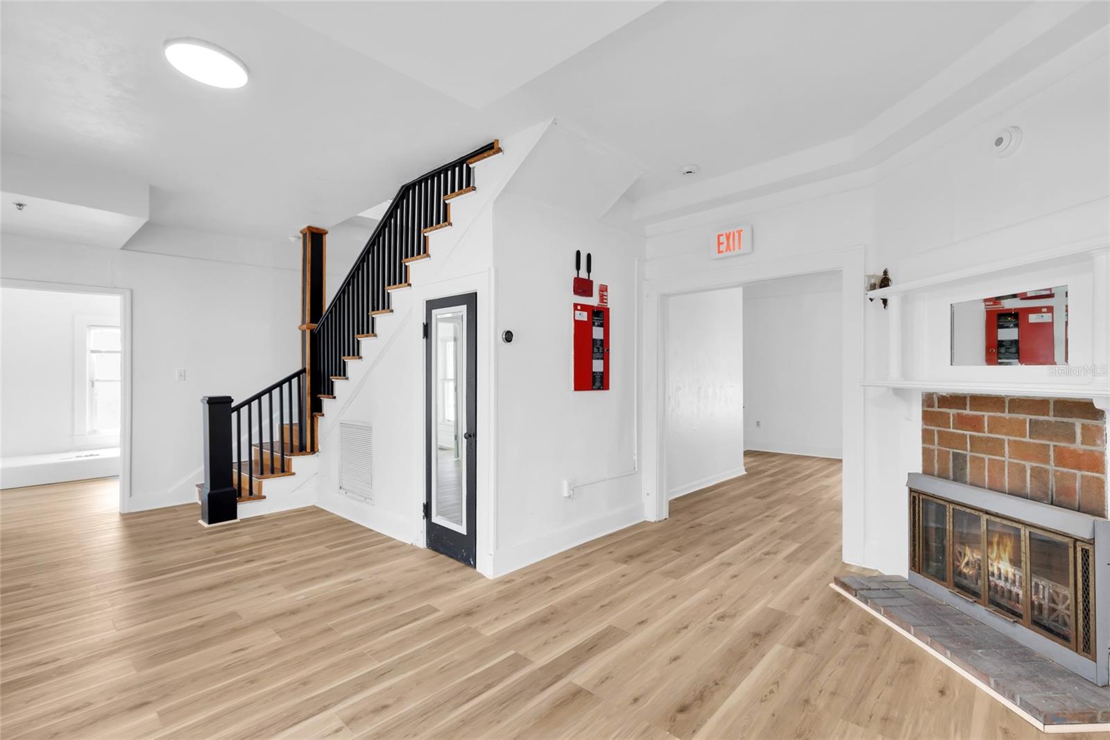 Image 10 of 72 For 1920 8th Road