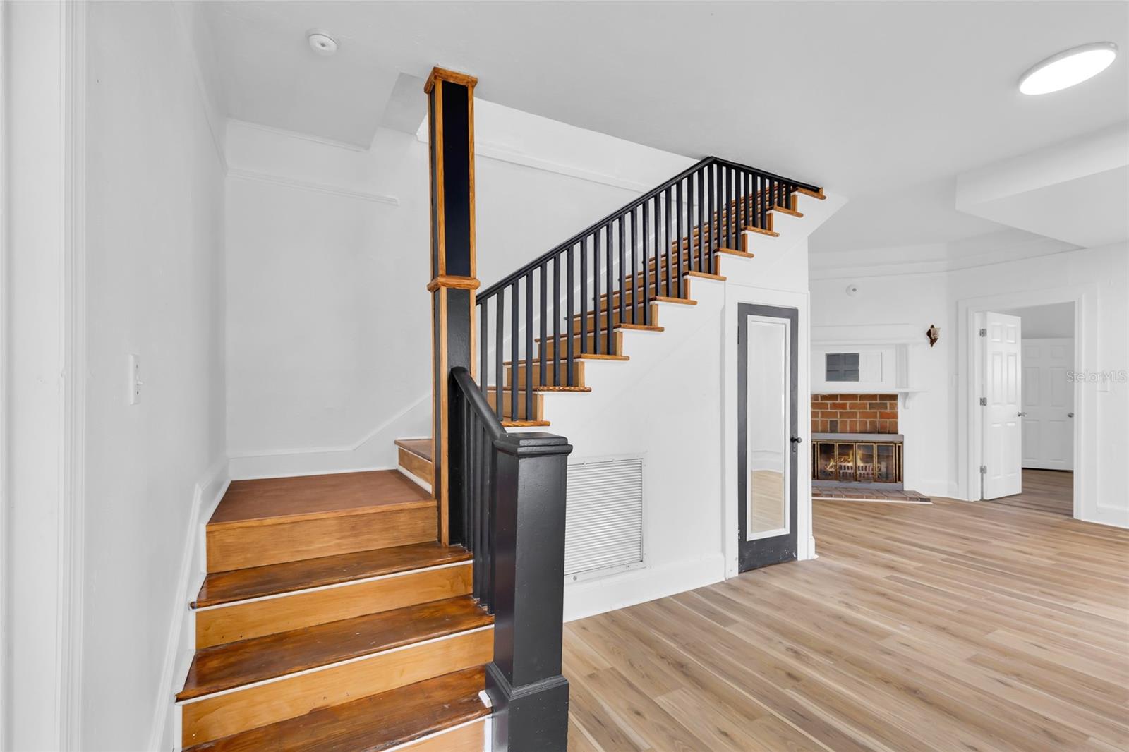 Image 14 of 72 For 1920 8th Road