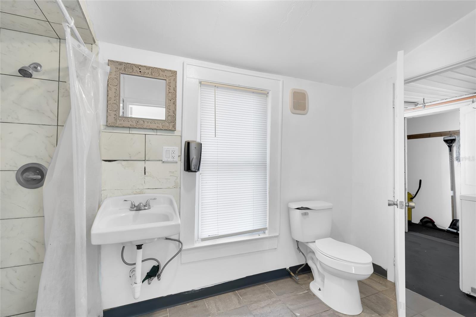 Image 16 of 72 For 1920 8th Road