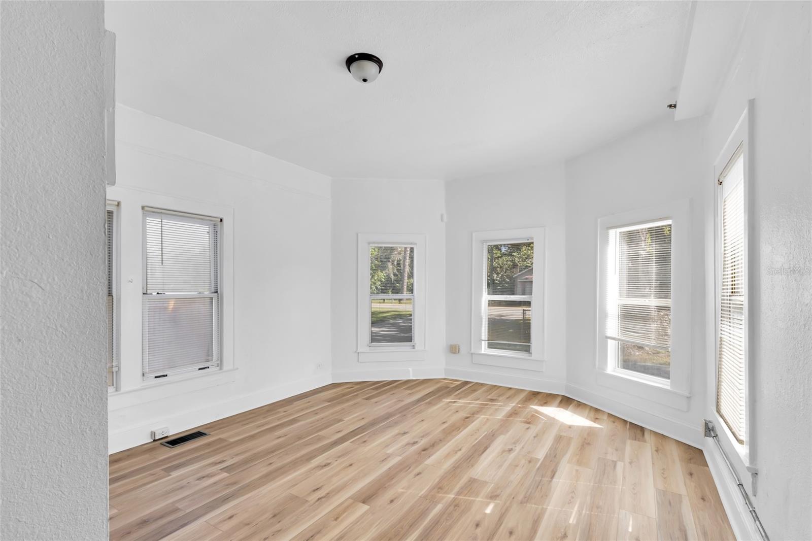 Image 20 of 72 For 1920 8th Road