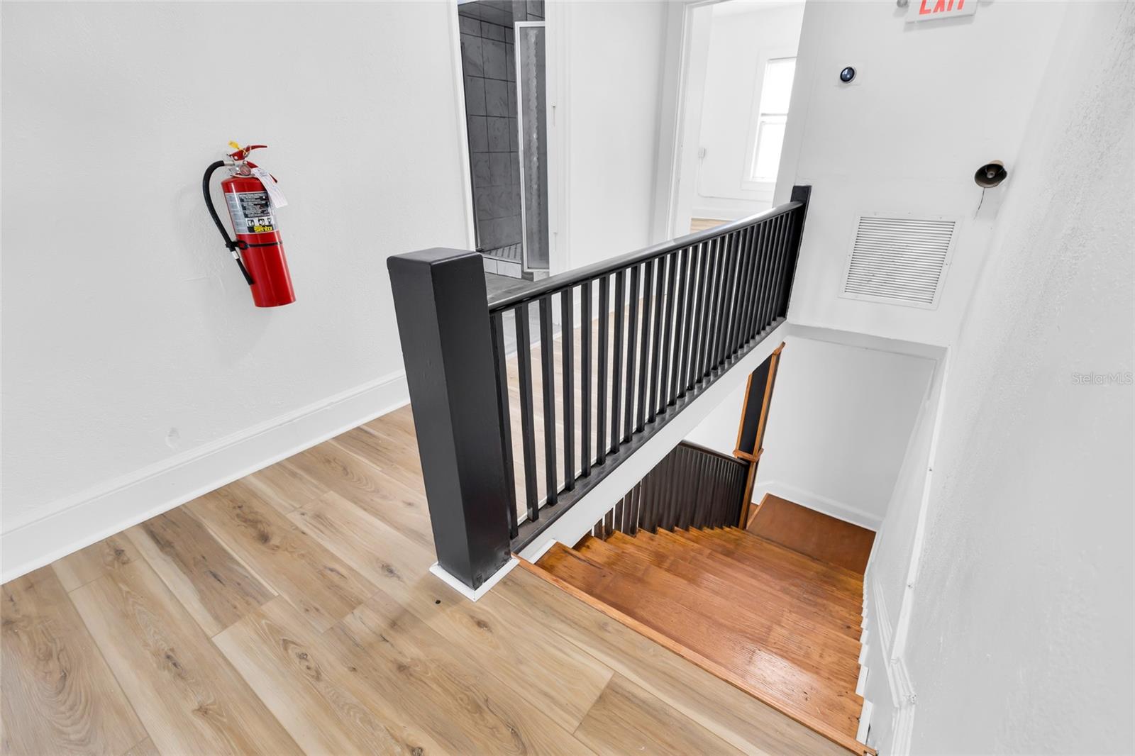 Image 23 of 72 For 1920 8th Road