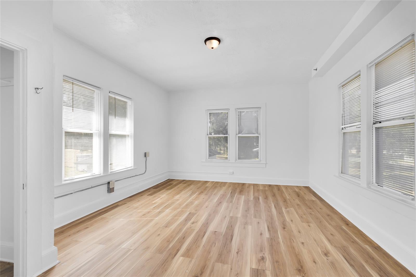 Image 24 of 72 For 1920 8th Road