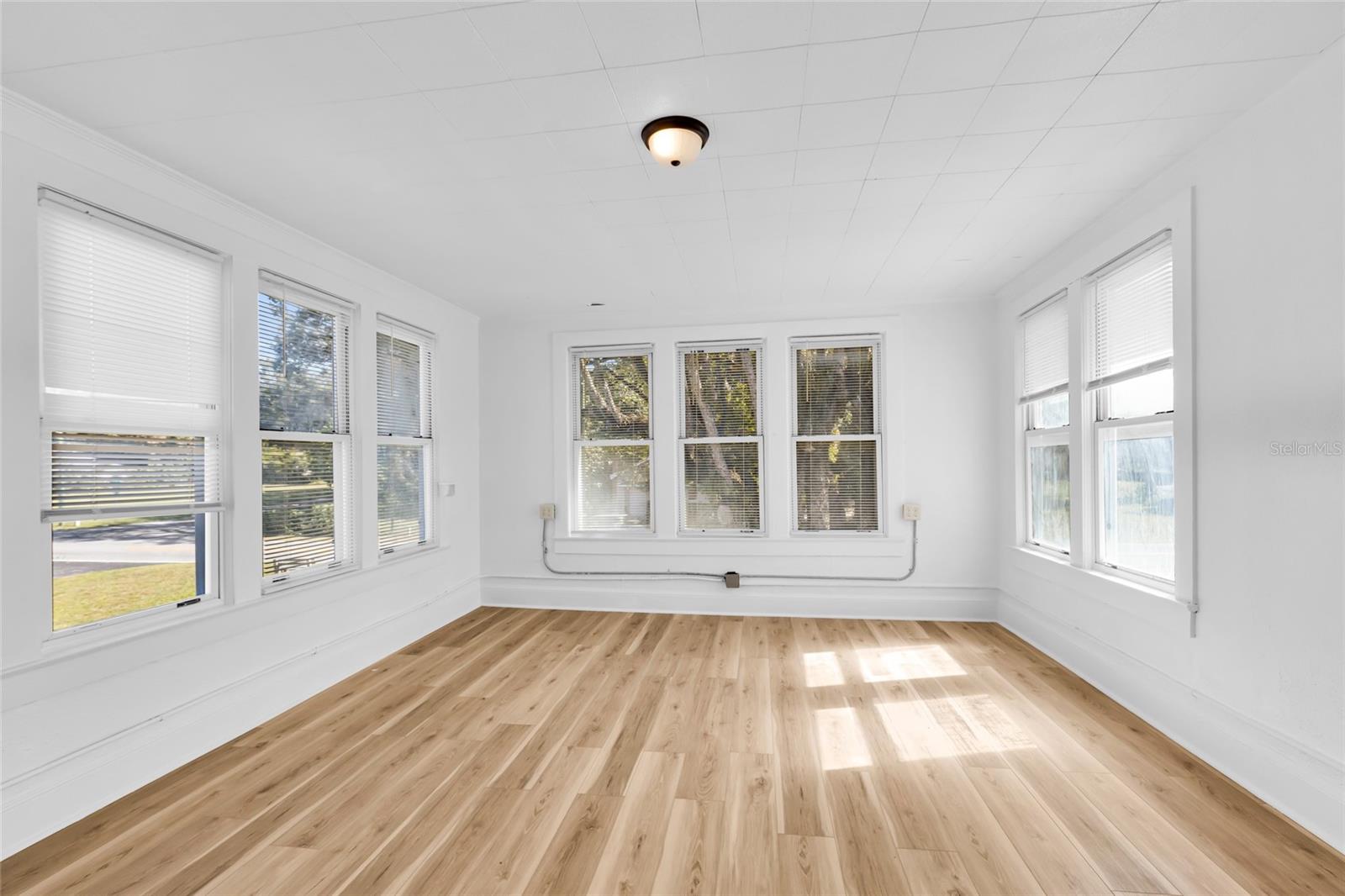 Image 26 of 72 For 1920 8th Road