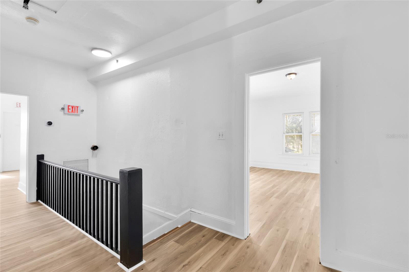 Image 28 of 72 For 1920 8th Road