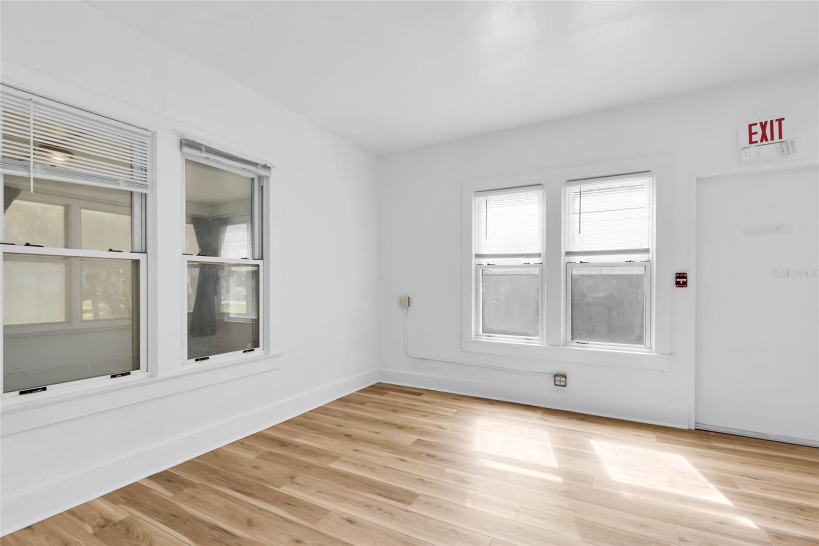 Image 31 of 72 For 1920 8th Road