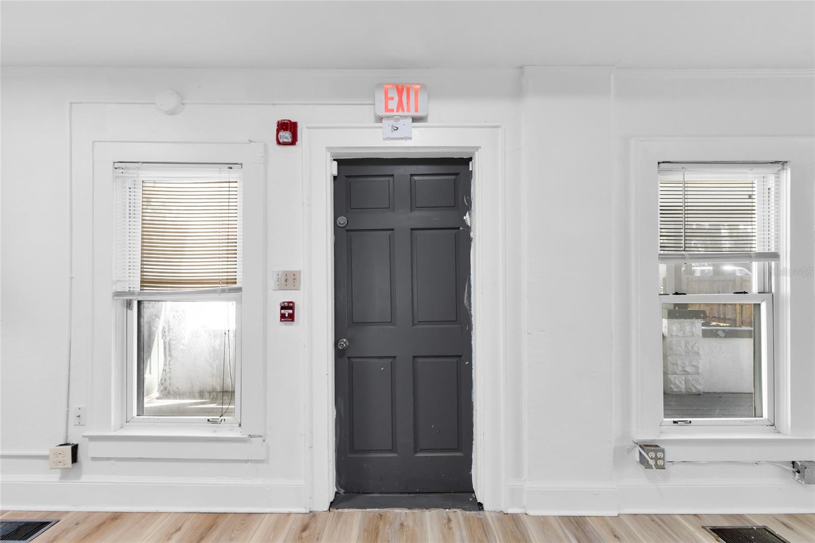 Image 6 of 72 For 1920 8th Road