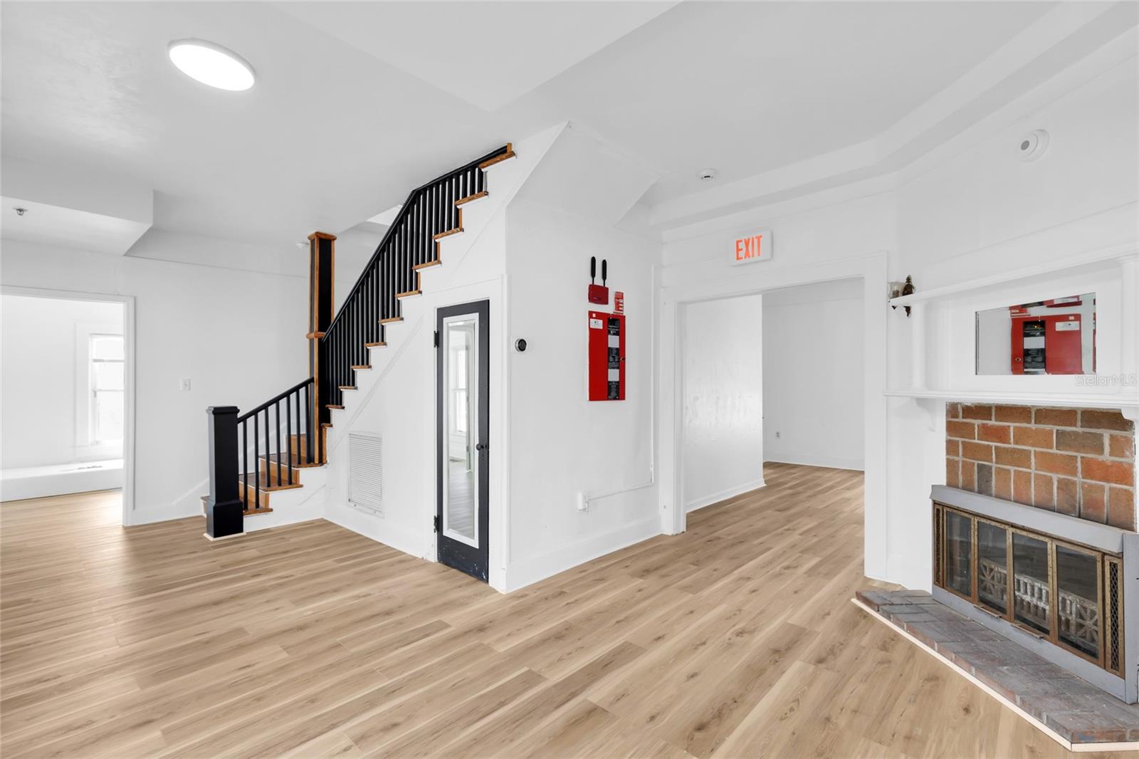 Image 9 of 72 For 1920 8th Road