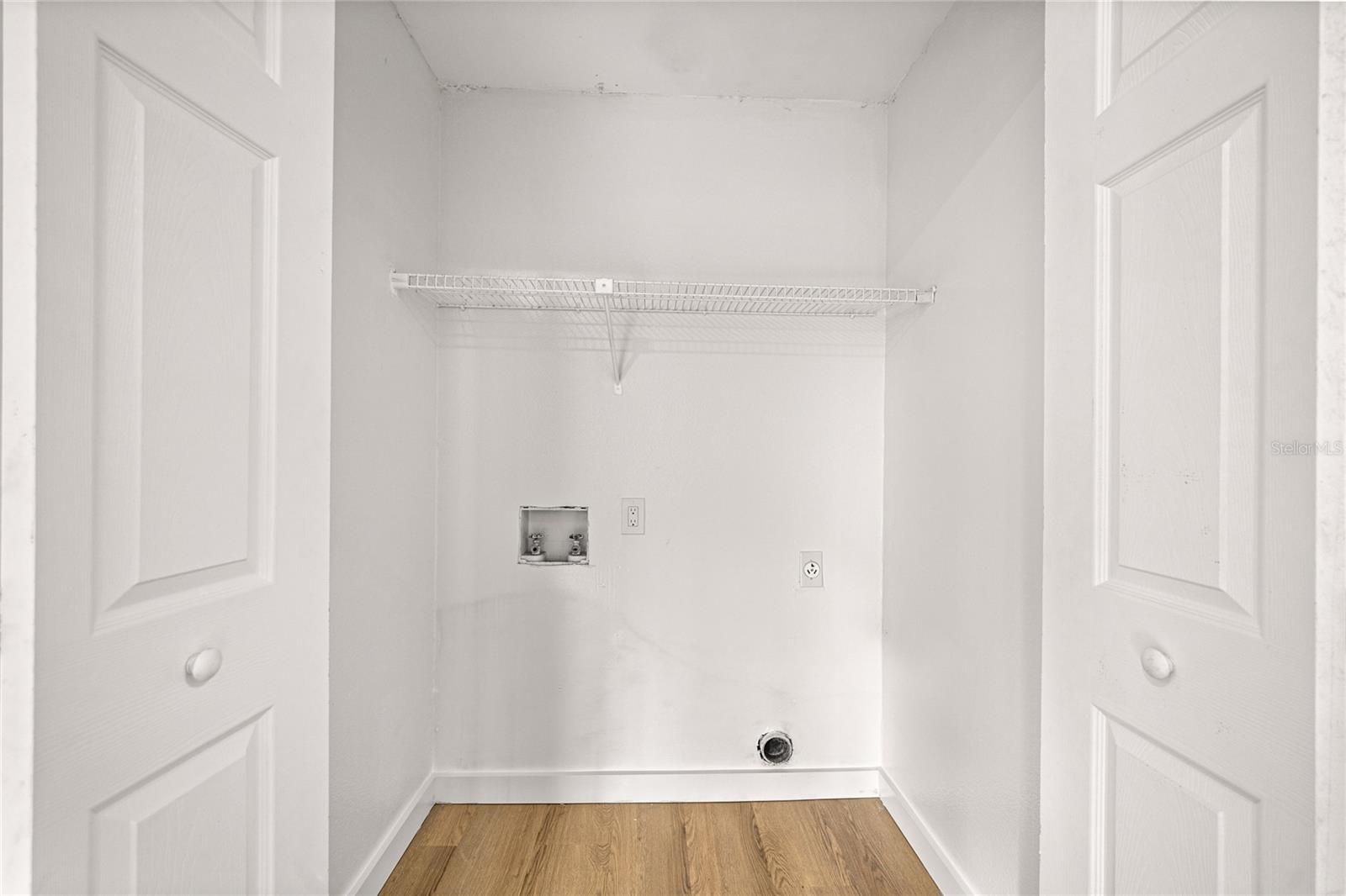 Image 13 of 18 For 5305 28th Lane All Units