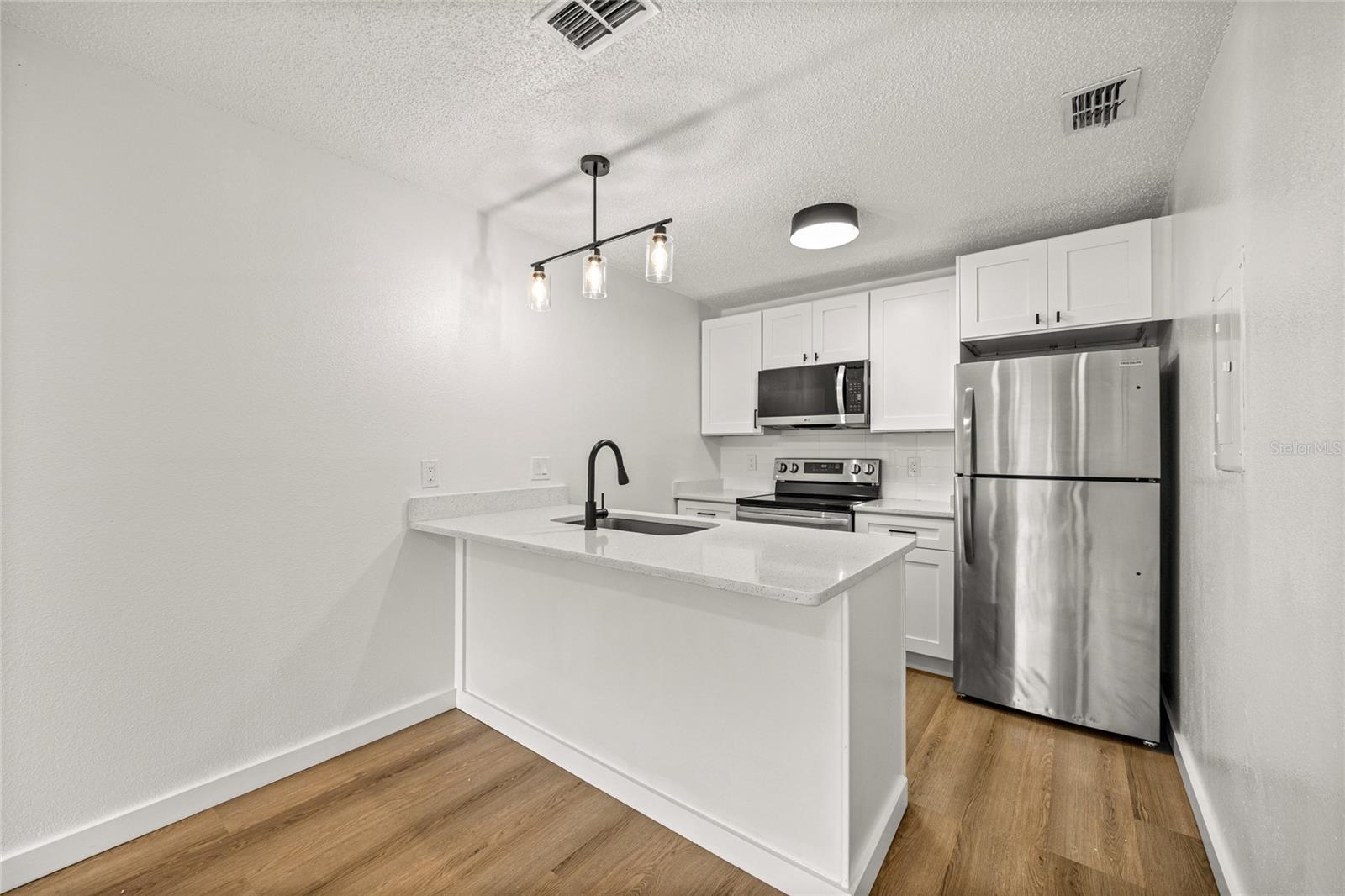 Image 15 of 18 For 5305 28th Lane All Units