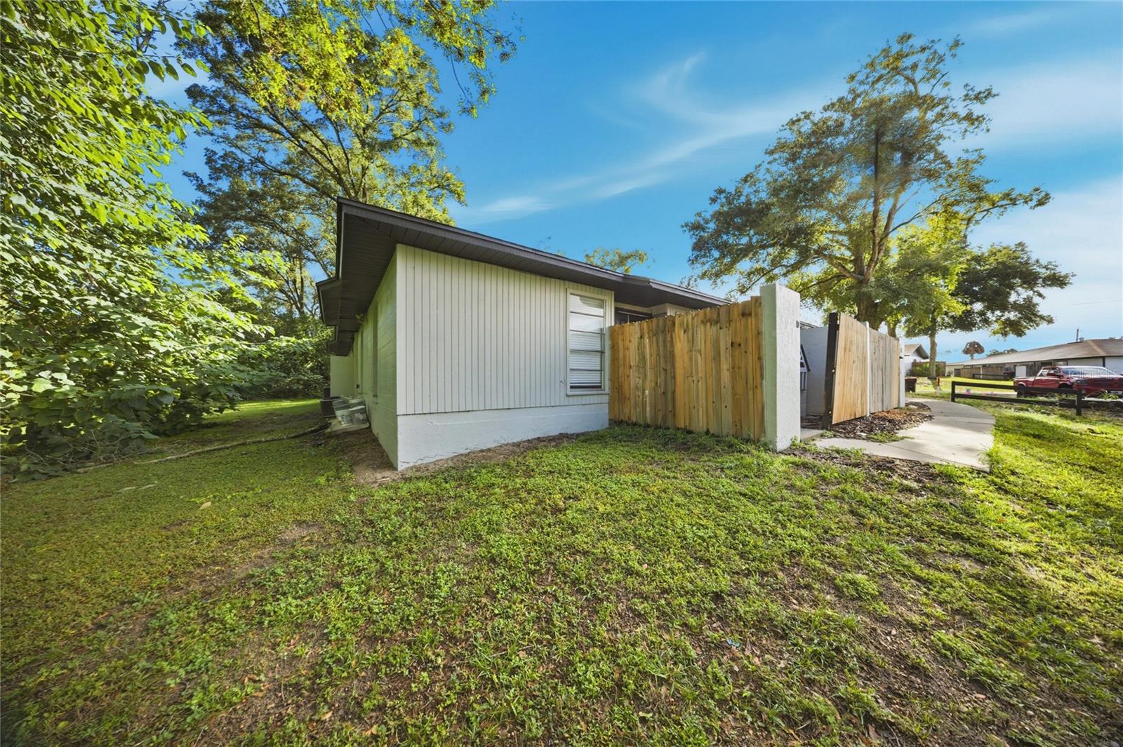 Image 4 of 18 For 5305 28th Lane All Units