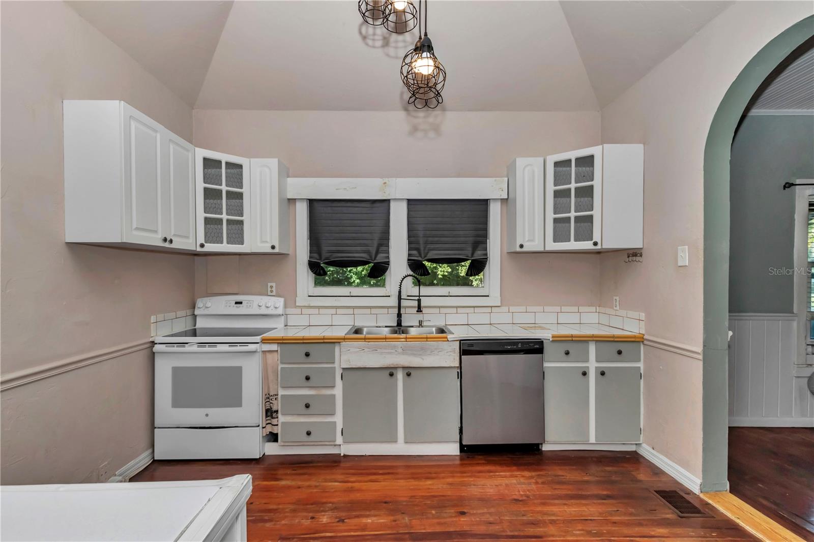 Image 13 of 65 For 20840 Chestnut Street