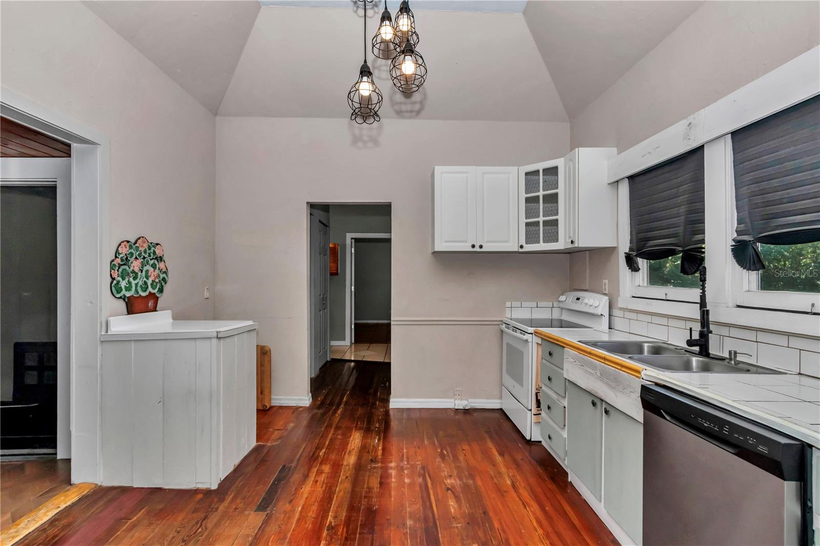 Image 15 of 65 For 20840 Chestnut Street