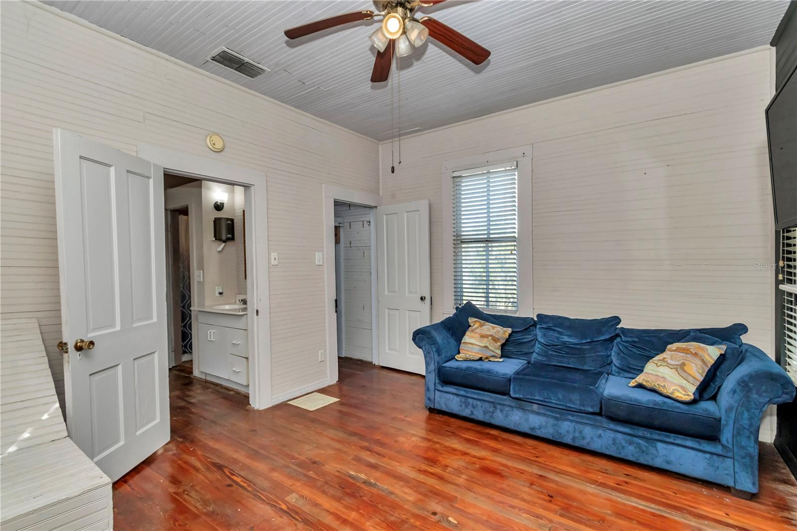 Image 29 of 65 For 20840 Chestnut Street