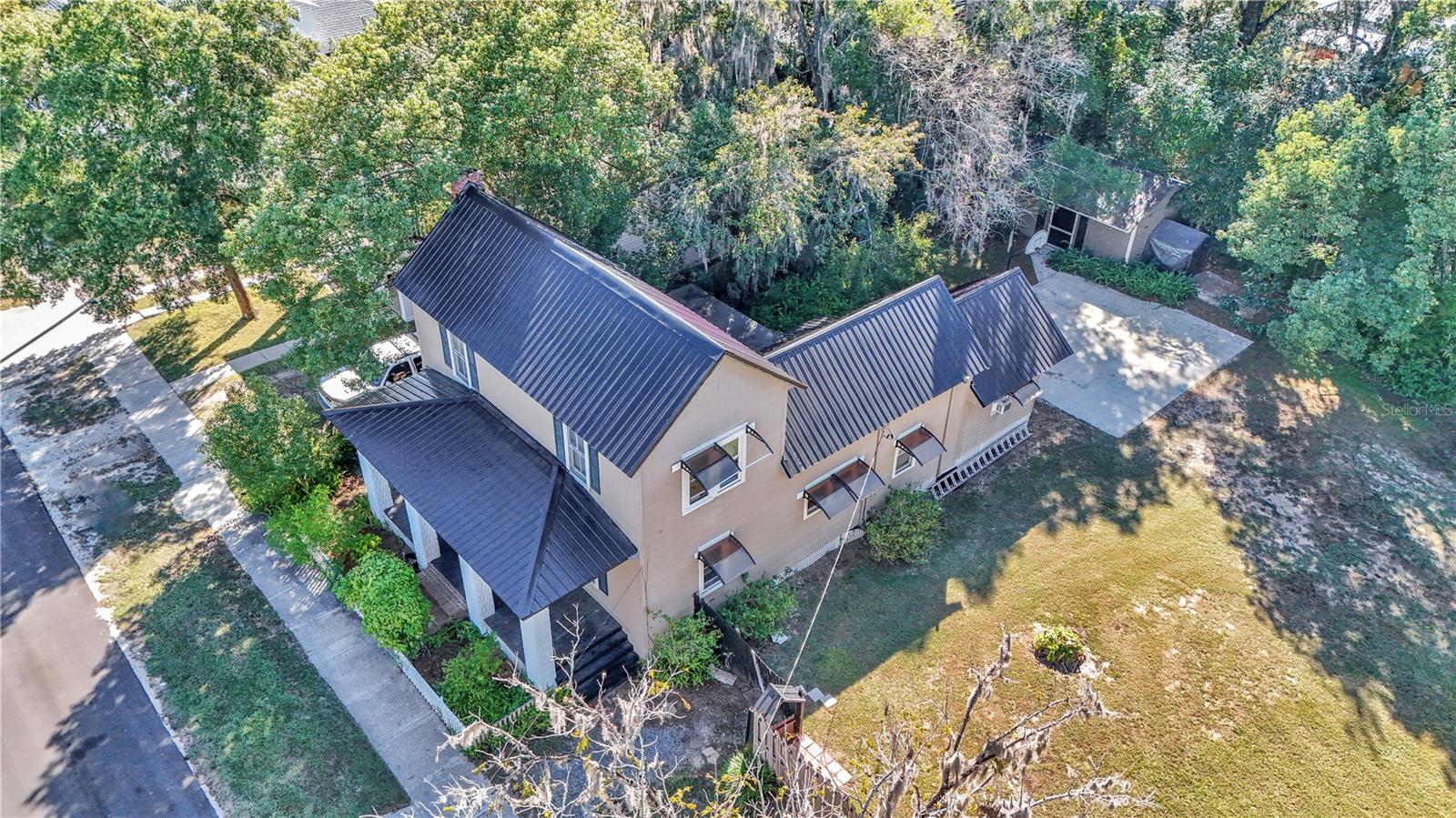 Image 3 of 65 For 20840 Chestnut Street